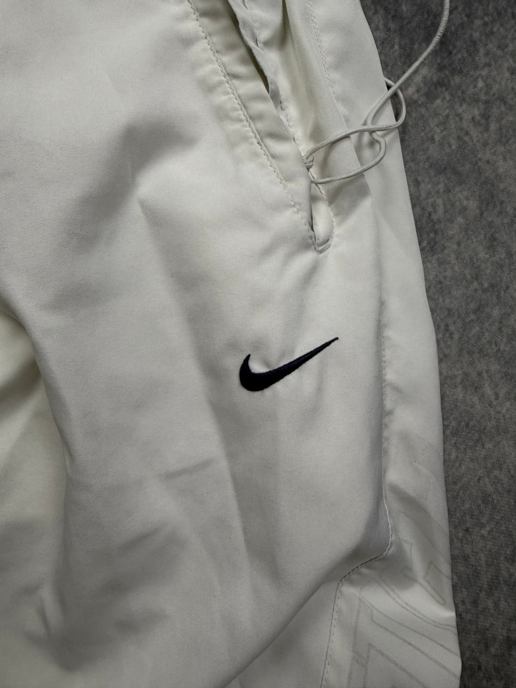 NIKE VINTAGE TRACKPANTS - M