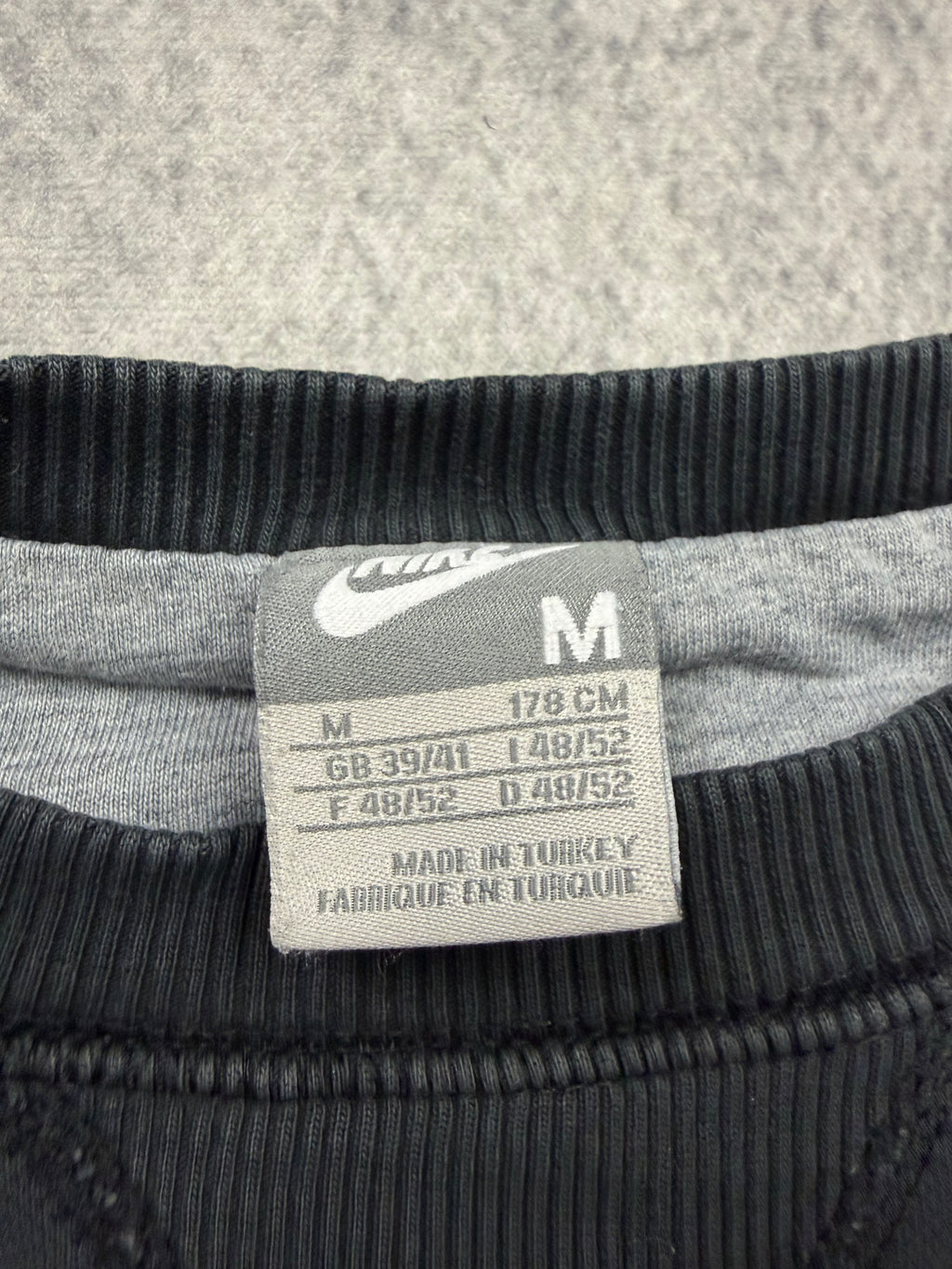 NIKE VINTAGE SWEATER - M
